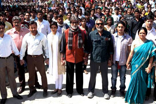 Prakash Jha's <i>Aarakshan</i> deals with job reservation. Catch behind the scenes fun in Bhopal where the team was shooting its first schedule. 