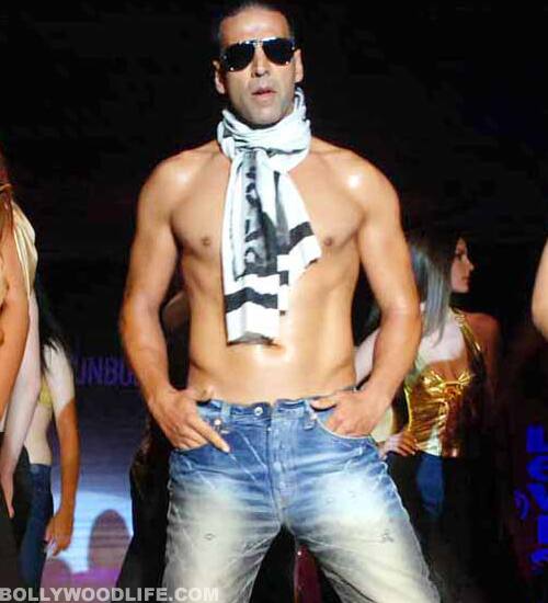 Akshay Kumar struts his awesomely toned pecs on the ramp, with those low-slung (and controversial) jeans aptly accentuating his absolutely appetising abs.