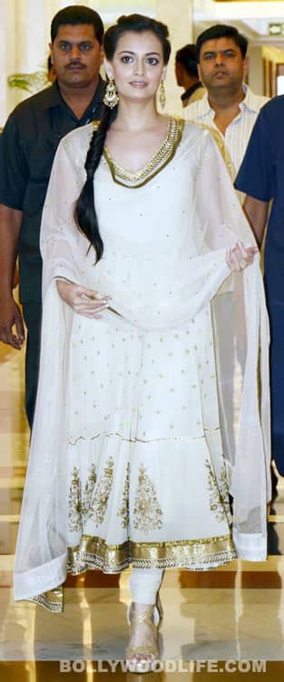 Dia Mirza looks gorgeous in the Indian wear