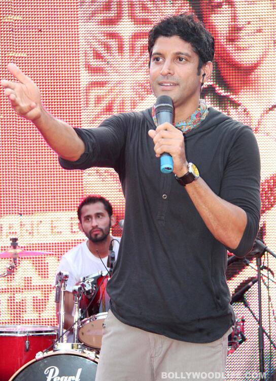 Farhan Akhtar talks to the crowd