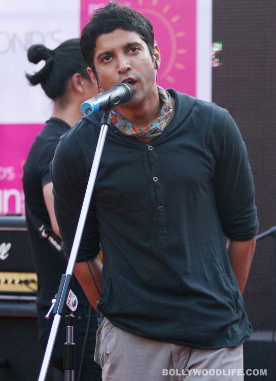Farhan Akhtar croons Tum Ho Toh