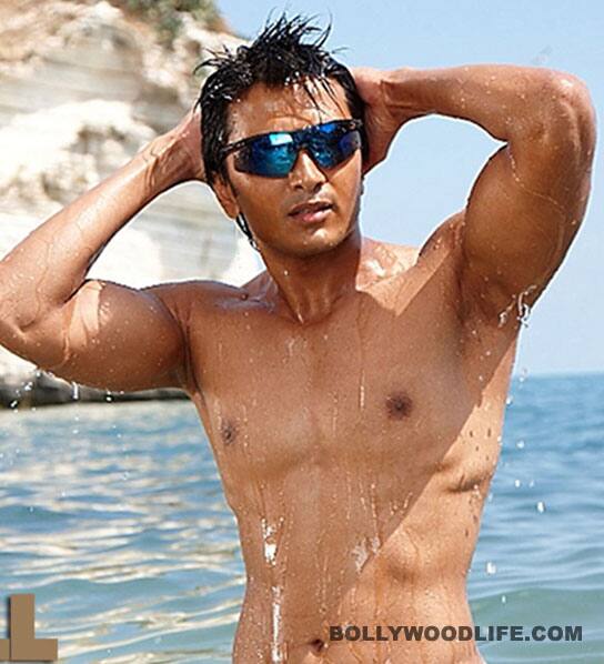 Who knew that hiding under those common man T-shirts were these painstakingly toned pecs? No wonder <i>Housefull</i> went house full.