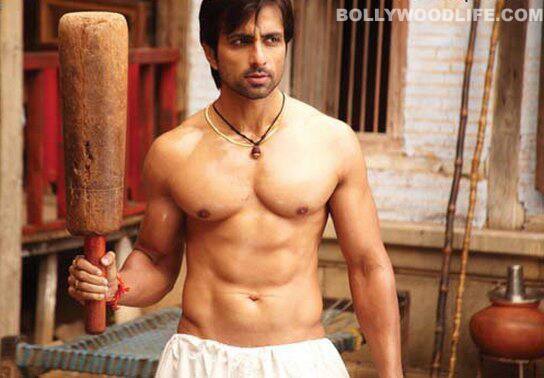 OMG! Sonu Sood, we 'abs'olutely love that bod. Flaunt it, and all the Munnis in the world will fall in lust!