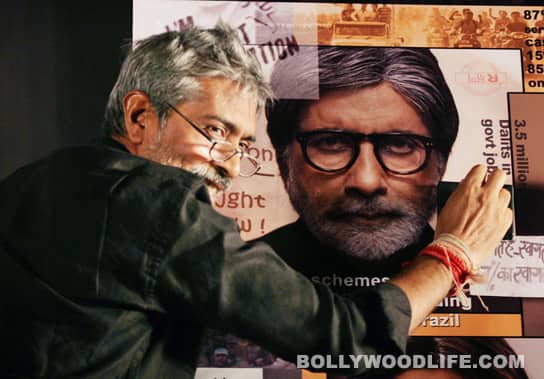 Prakash Jha signs the poster