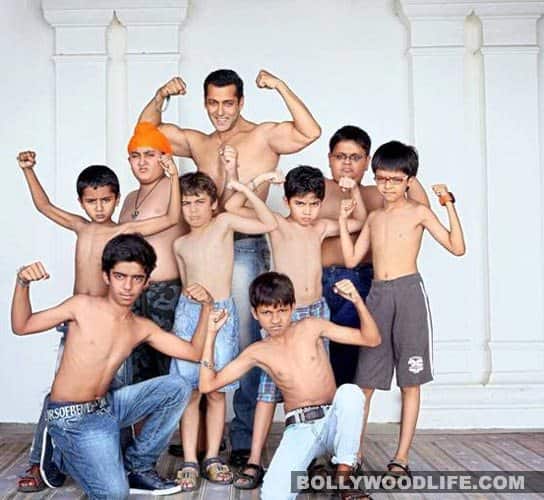 Shirtless Salman has fun with the ‘chaddi’ party gang