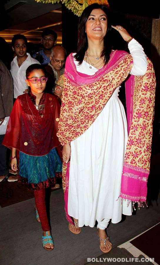 Sushmita Sen with daughter Renee at the Mehndi ceremony 