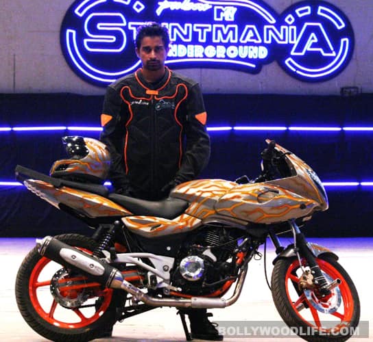 Stuntmania Underground: Can you slam dunk from a bike? Stuntmania Underground: Can you slam dunk from a bike?