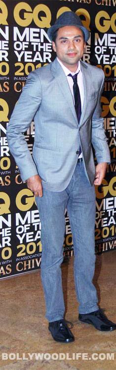 <b>Abhay Deol</b>
‘Suave’ is the word for Abhay here. Semi-formals smartly matched with a navy blue fedora complements Abhay’s lad-next-door look really well. The dimpled smile is definitely the cherry on the icing on the cake. We hope the fedora fad continues...after all, you only live once, right!

