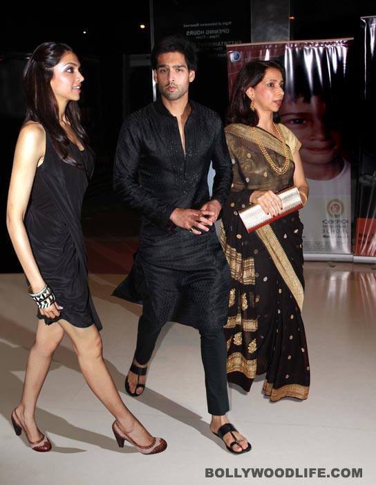 sid-and-deepika-padukone-made-a-discreet-entry-the-palladium