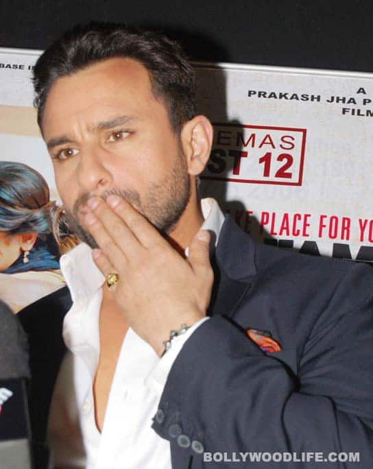Deepika, Saif shoot for 'Kaun Banega Crorepati? 5' Saif blows a kiss