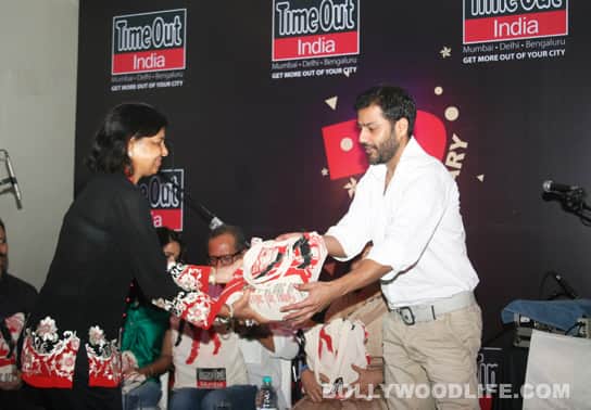 Abhishek-Kapoor-being-felicitated-at-the-Mumbai-Way!--Time-Out-Mumbai's-7th-Anniversary-Celebration-210911