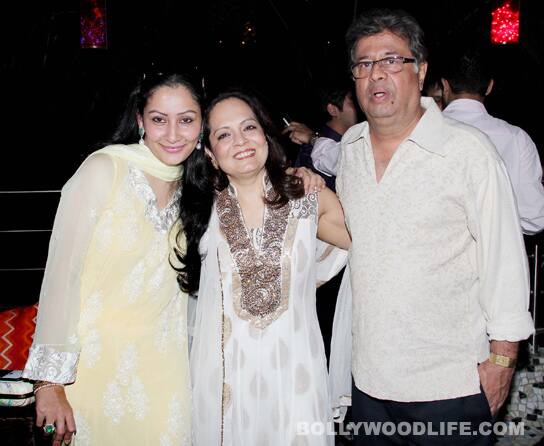 Manyata Dutt along with Ameesha'a parents 