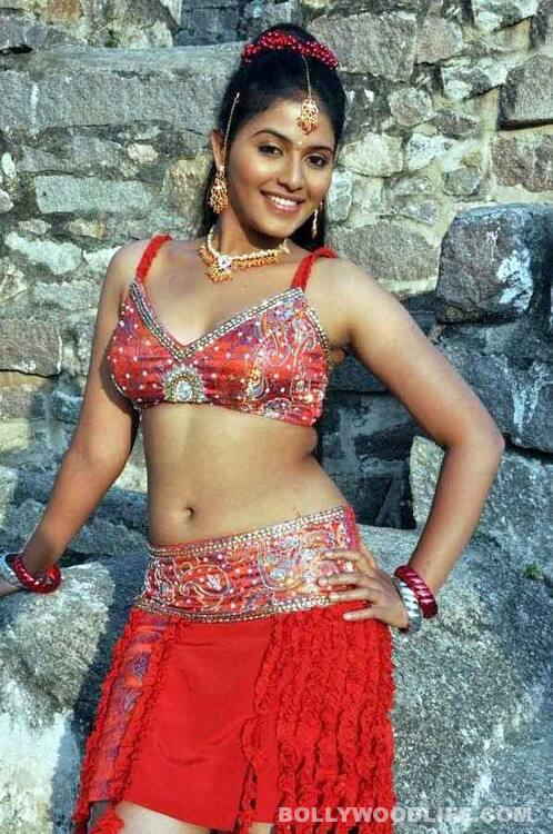 Anjali started modelling while still in college. She debuted in movies with the Telugu thriller, <i>Photo</i> (2006).