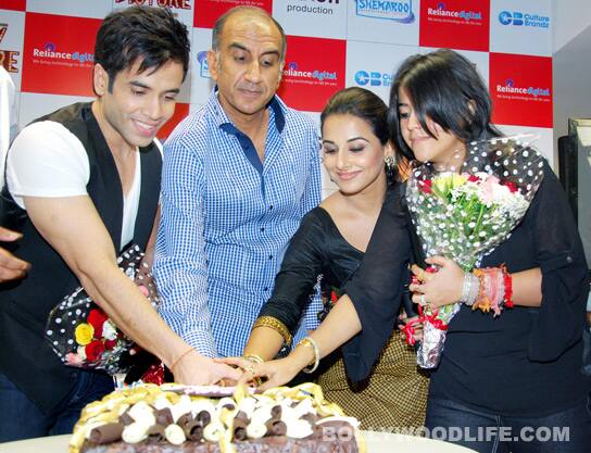 Vidya Balan, Ekta Kapoor, Tusshar Kapoor and Milan Luthria launch 'The Dirty Picture' DVD at Reliance Digital