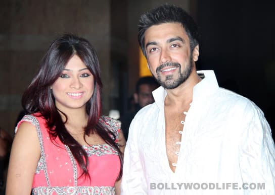 Ashish Chowdhry along with his wife 