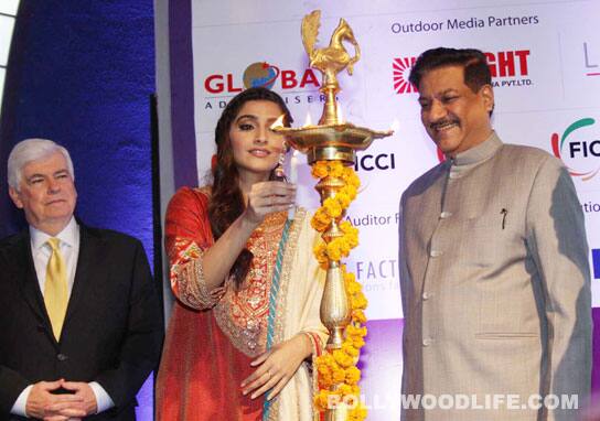 Sonam Kapoor, Karan Johar, Prithviraj Chavan, Chris Dodd at the inaugural session of FICCI Frames 2012