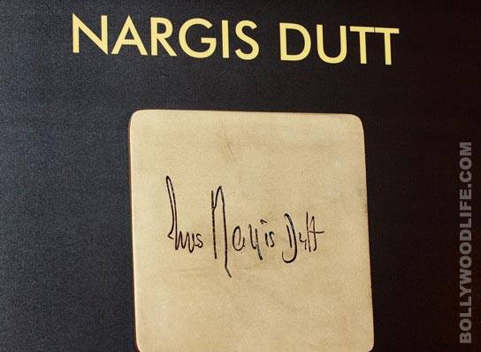 Nargis Dutt's signature unveiled 