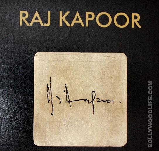 The guests unveiled Raj Kapoor's signature at the launch 
