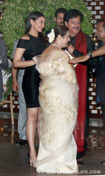 Sonakshi Sinha along with her parents Shatrugan Sinha and Poonam Sinha 