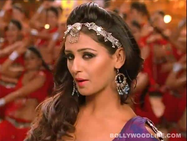 ROWDY RATHORE song: Aa re pritam pyare - Bollywoodlife.com