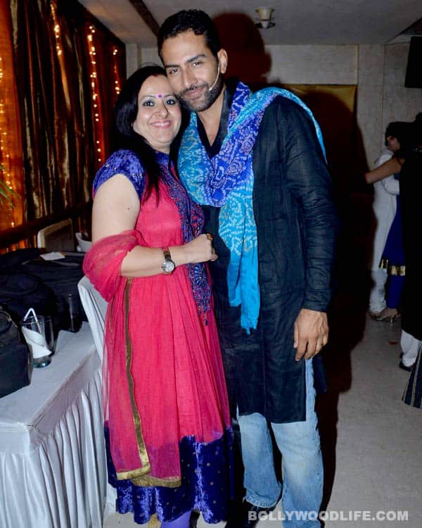 Sudhanshu Pandey with wife