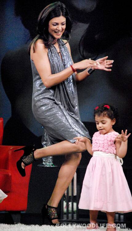 Sushmita Sen on the sets of Raveena Tandon's 'Issi Ka Naam Zindagi'