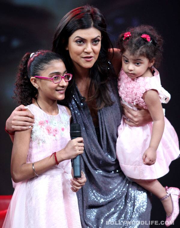 Sushmita Sen on the sets of Raveena Tandon's 'Issi Ka Naam Zindagi'