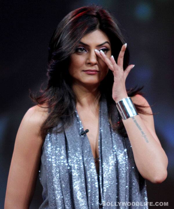 Sushmita Sen on the sets of Raveena Tandon's 'Issi Ka Naam Zindagi'