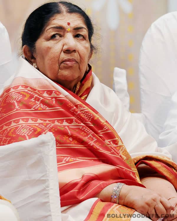 Lata Mangeshkar backs Javed Akhtar in the fight to secure royalty rights