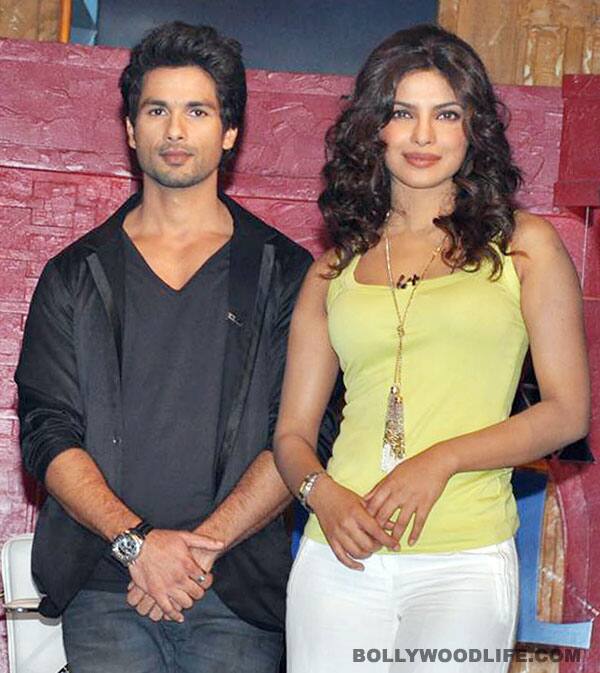 Priyanka Chopra and Shahid Kapoor promote 'Teri Meri Kahaani' on the sets of Extra Innings T20