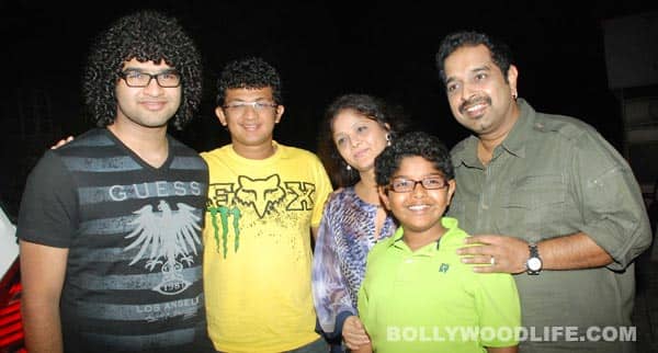 Shankar Mahadevan makes an appearance along with his family  