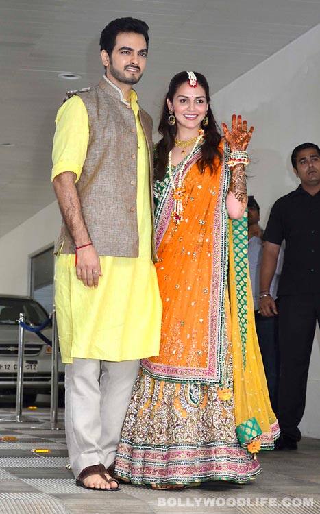 Bharat and Esha show off the mehndi just after the ceremony