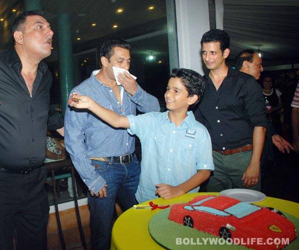 Boman Irani, Salman Khan, Sharman Joshi and Ritvik Sahore dig into a heavenly Ferrari shaped cake   