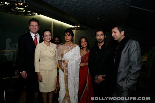 Ted Ballieu, Priyanka Chopra,  Mitu Bhowmick Lange, Shahid Kapoor and Kunal Kohli