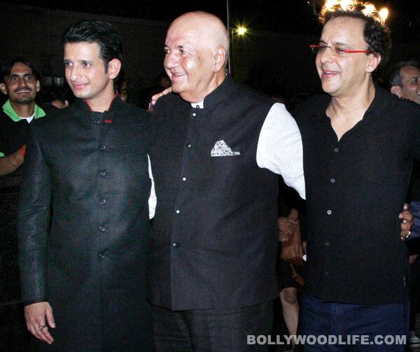 Sharman Joshi, Prem Chopra and Vidhu Vinod Chopra 