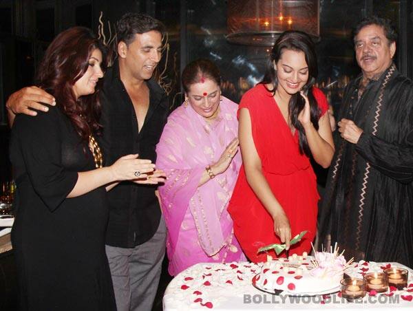Twinkle, Akshay, Poonam Sinha, Sonakshi and Shatrugan Sinha 
