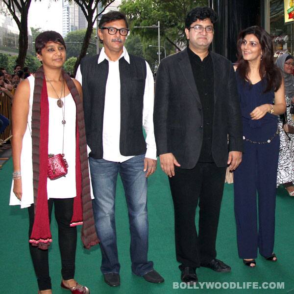 Rakeysh Omprakash Mehra and Prasoon Joshi with their wives