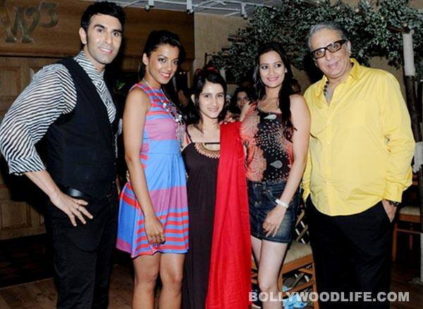 Sandip Soparrkar, Mugdha Godse, Smilie Suri, Jasveer Kaur, Aditya Raj Kapoor 