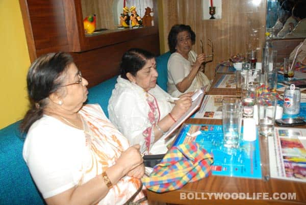 Sisters Meena Mangeshkar, Usha Mangeshkar and Lata Mangeshkar at Goa Portuguesa