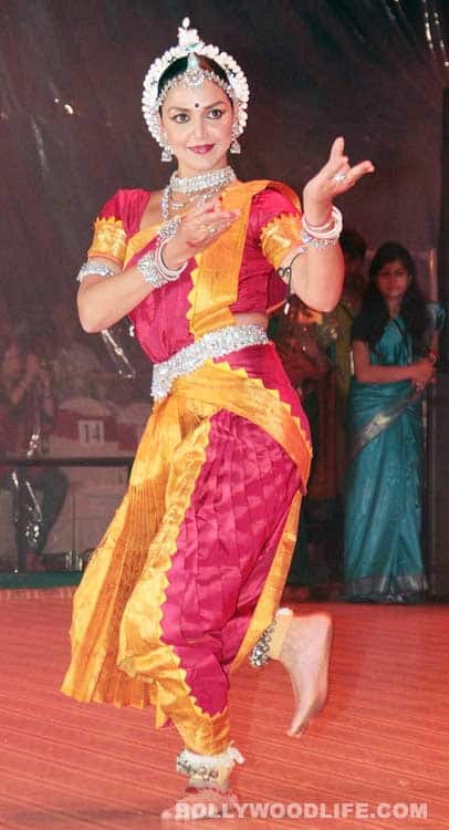 Esha Deol now Mrs Bharat Takhtani, performs at the Janmashtami celebrations