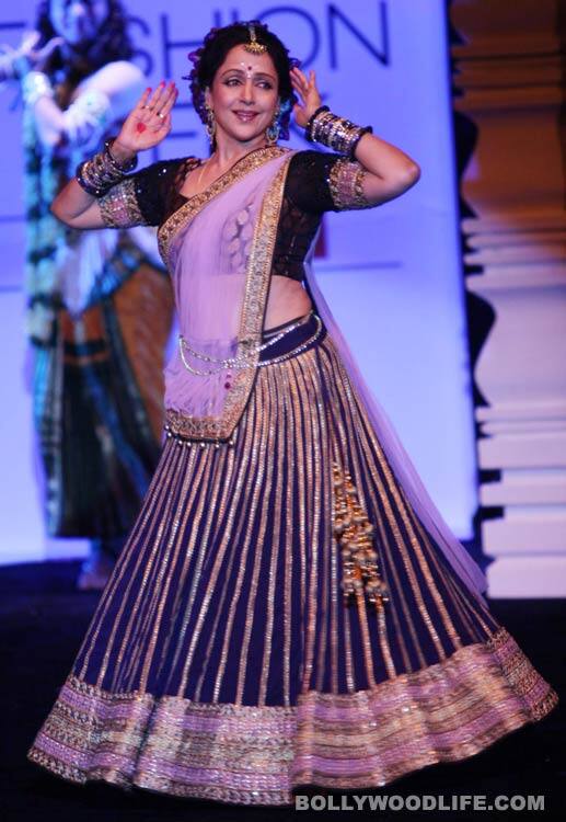 Hema Malini dances for Neeta Lulla's show Lakme Fashion Week - Day 5
