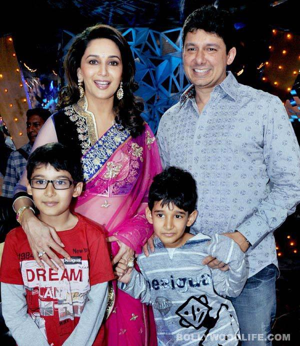 Madhuri-Dixit-Sriram-Nene-with-kids-260912
