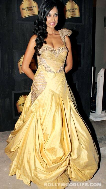 Sarah-Jane-dias-040912