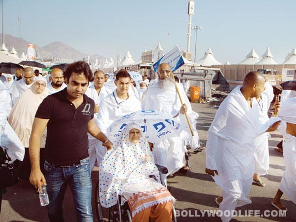 Hajj trip: Aamir Khan looks after mom Zeenat Hussain