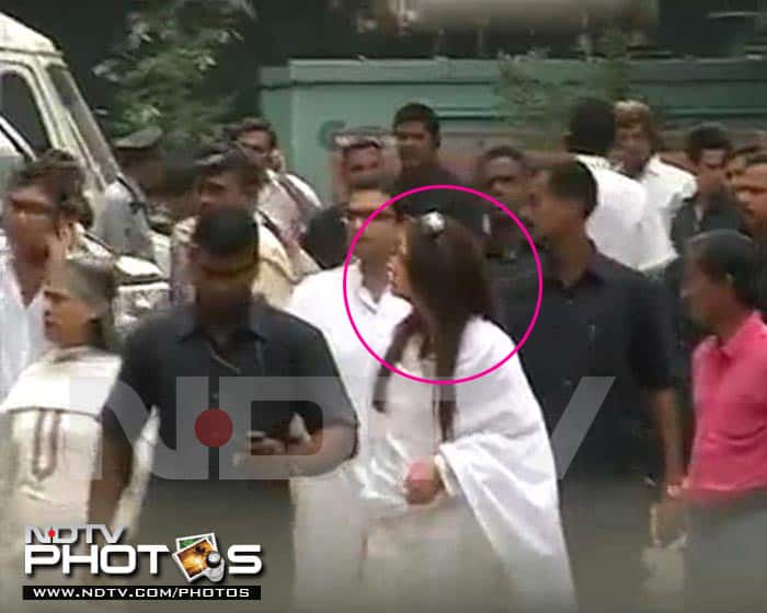 Yash Chopra funeral pictures: Amitabh Bachchan, Shahrukh Khan, Rani Mukerji, Katrina Kaif, Preity Zinta pay their last respects