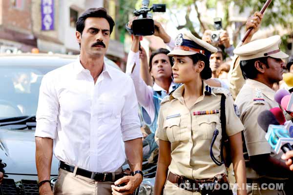 Do you want Arjun Rampal & Esha Gupta to arrest you?