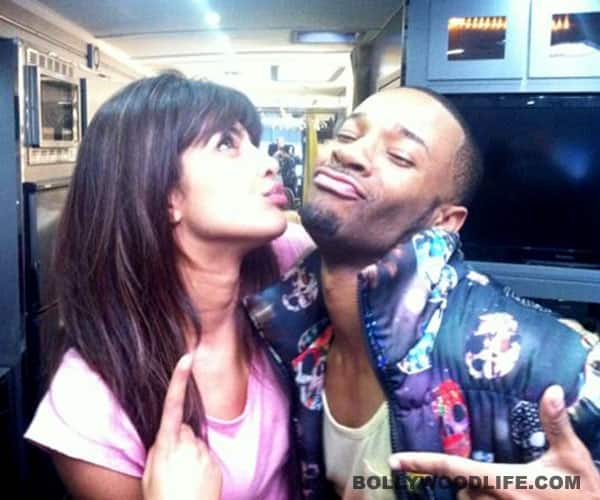 Who does Priyanka Chopra invite to her place?