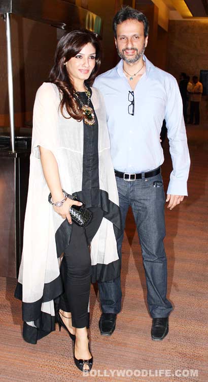 Raveena-with-Husband-2911112