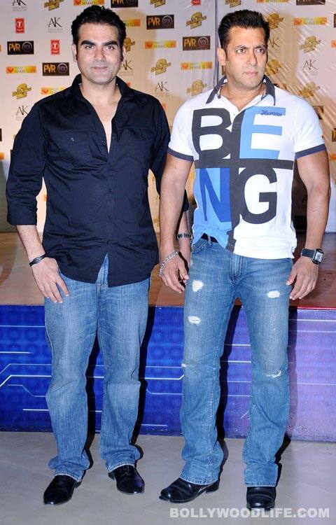 Gallery: Dabangg 2 premiere: Salman Khan, Aamir Khan and Sonakshi Sinha spotted on the red carpet Arbaaz Khan and Salman Khan