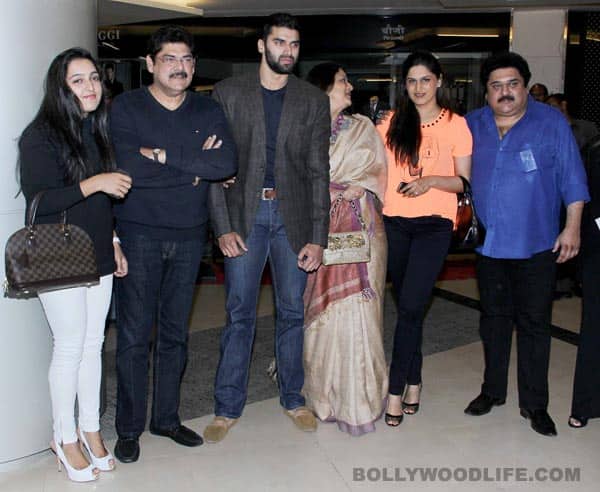 Gallery: Dabangg 2 premiere: Salman Khan, Aamir Khan and Sonakshi Sinha spotted on the red carpet Pankaj Dheer with family